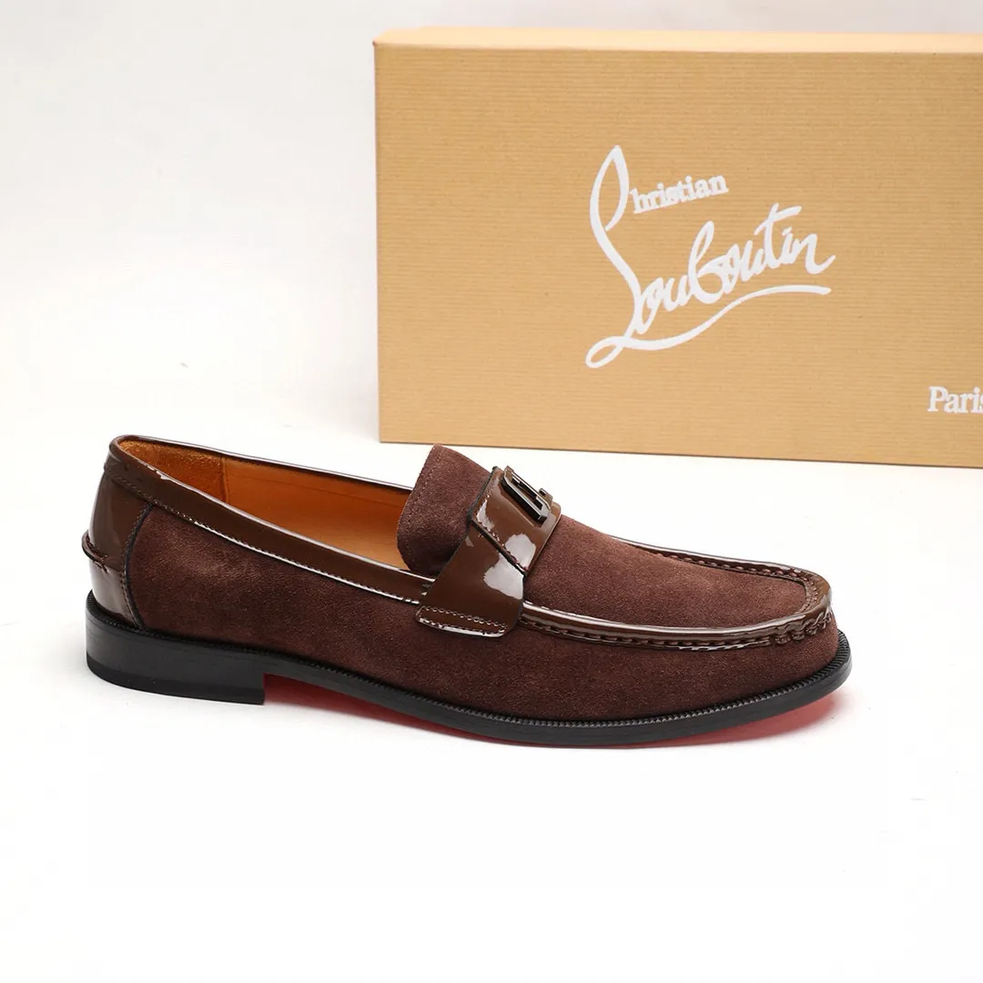 Batch 1,080 yuan 💰••New real shots••CL～High-end men’s 👔casual•loafers with red soles! ••🆑Genuine and top-quality goods from original orders ••✅💯 Purchase goods from top-quality original orders! Original imported patterned cowhide ➕Imported cowhide lining ➕Cowhide feet ➕Original leather outsole~🉑️Feel free to compare the authentic ones! Size: 38-44 (45.46.47 can be customized)